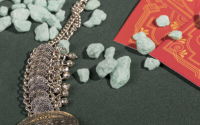 How to Style Vintage Gold Jewelry for a Chic Modern Look